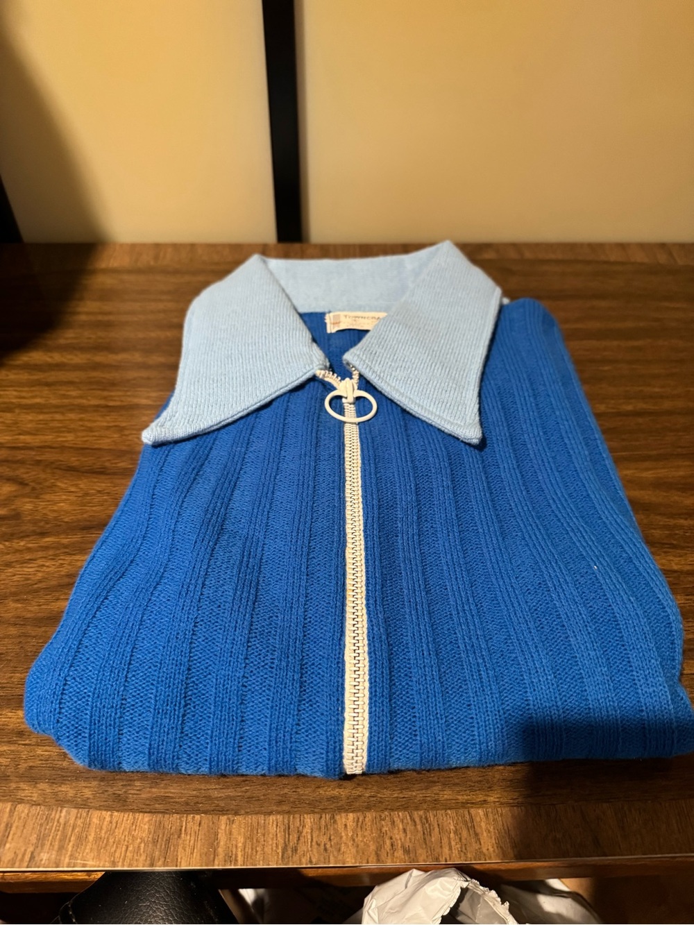 Vintage Men's Blue Zip-Front Ribbed Sweater with Light Blue Collar